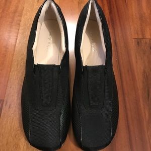 NEW Taryn Rose Keira Perforated Leather Sneaker